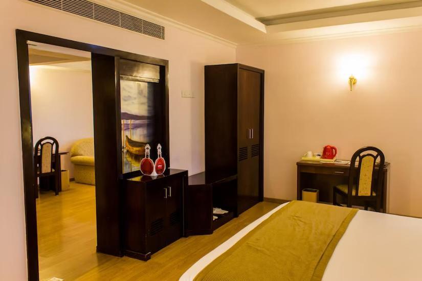 The Quilon Beach Hotel&centro de convenciones Kollam Exterior foto