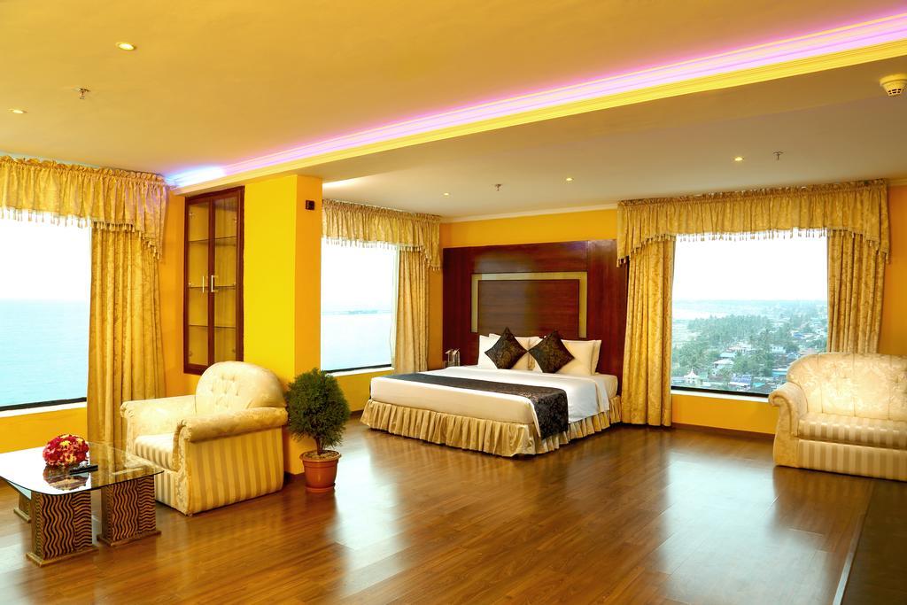 The Quilon Beach Hotel&centro de convenciones Kollam Exterior foto